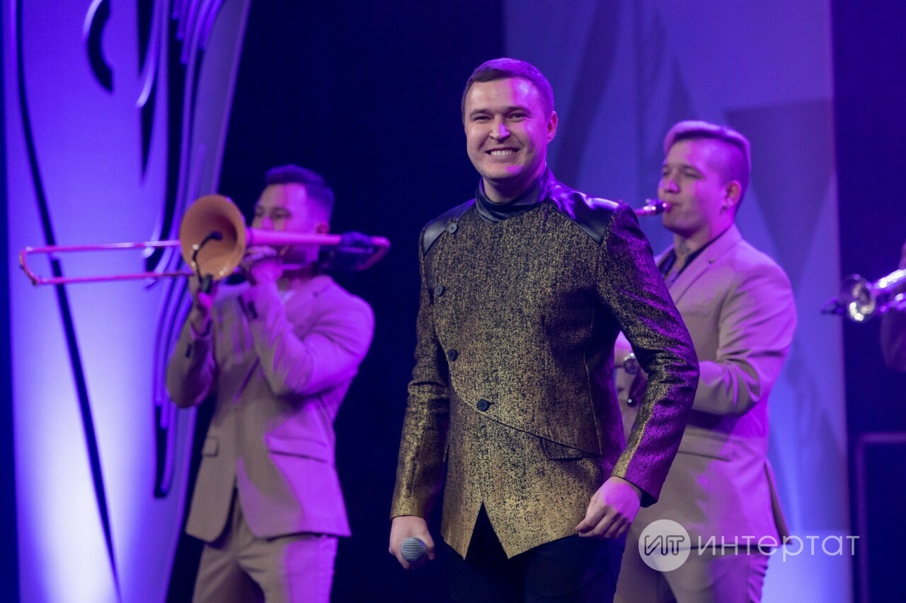 Азат Фазлыев студент чакта ничек акча эшләгәнен сөйләде