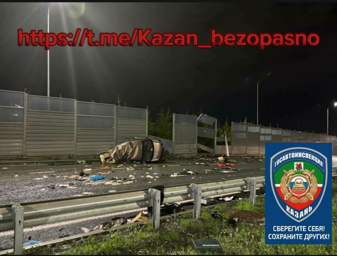 Вознесенский трактында «Porsche» белән бәрелешкән «Renault» тимер-томыр өеменә әверелгән