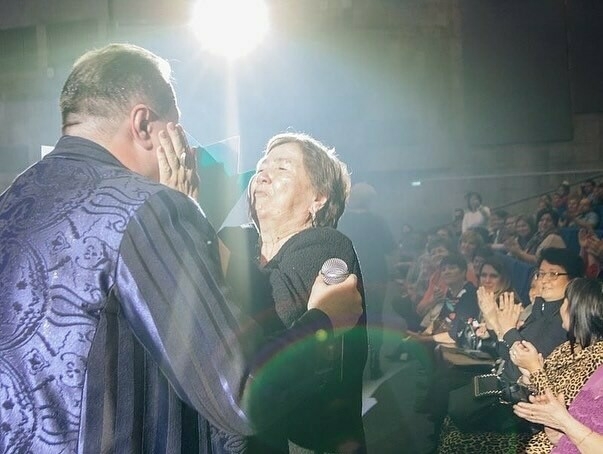 Винарис Ильегет әнисен искә ала: «Күкләрдән ярдәм итәсең, мин моны тоям»