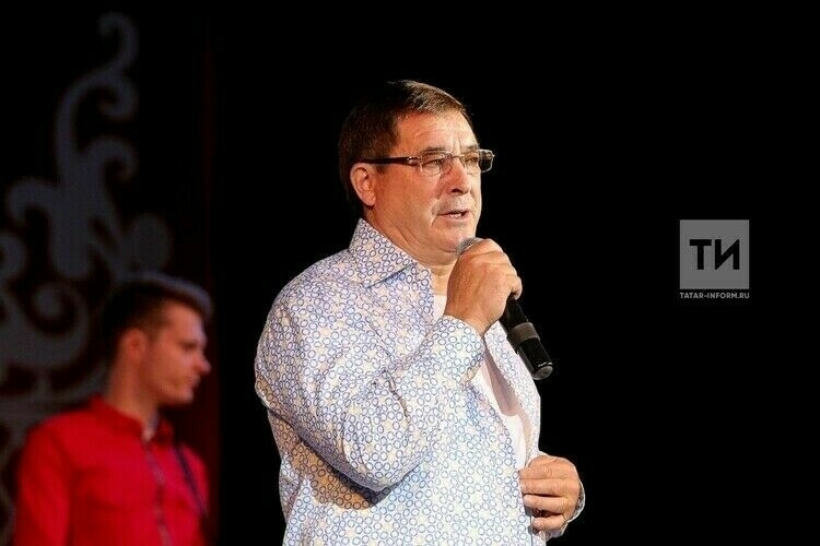 Салават Фәтхетдинов Вадим Захаровның туган көненә махсус бүләк ясаган