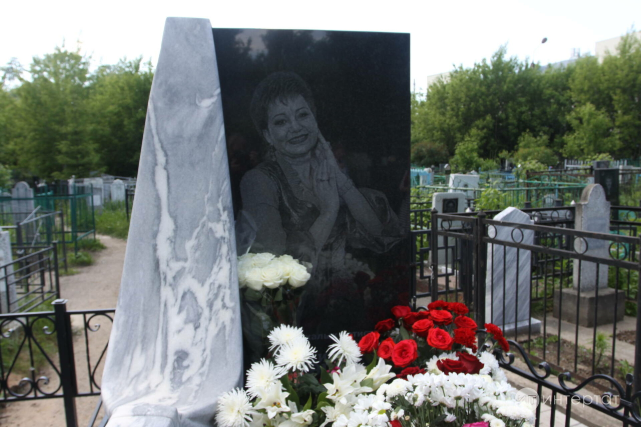 «Сагынулы, үкенечле гомер көзенә икәү атлыйбыз...» – Хәния Фәрхи вафатына 8 ел