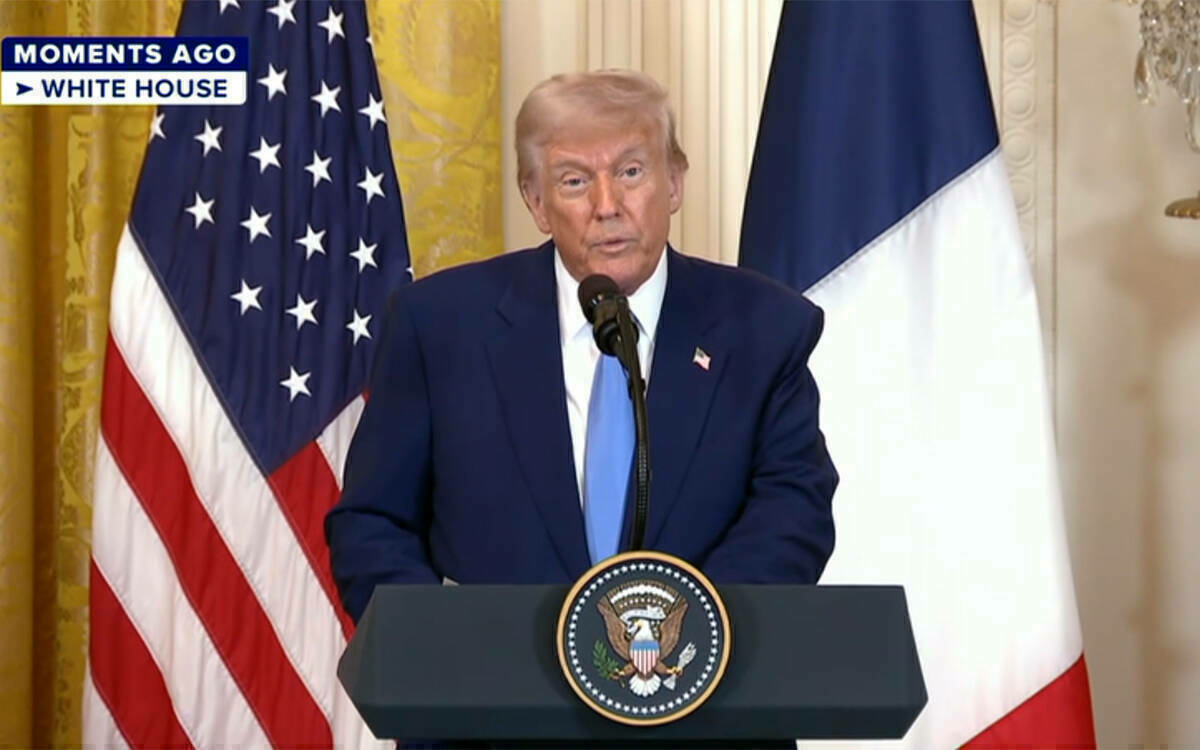 Трамп Путин һәм Зеленский белән өч яклы очрашу булачагын әйтте