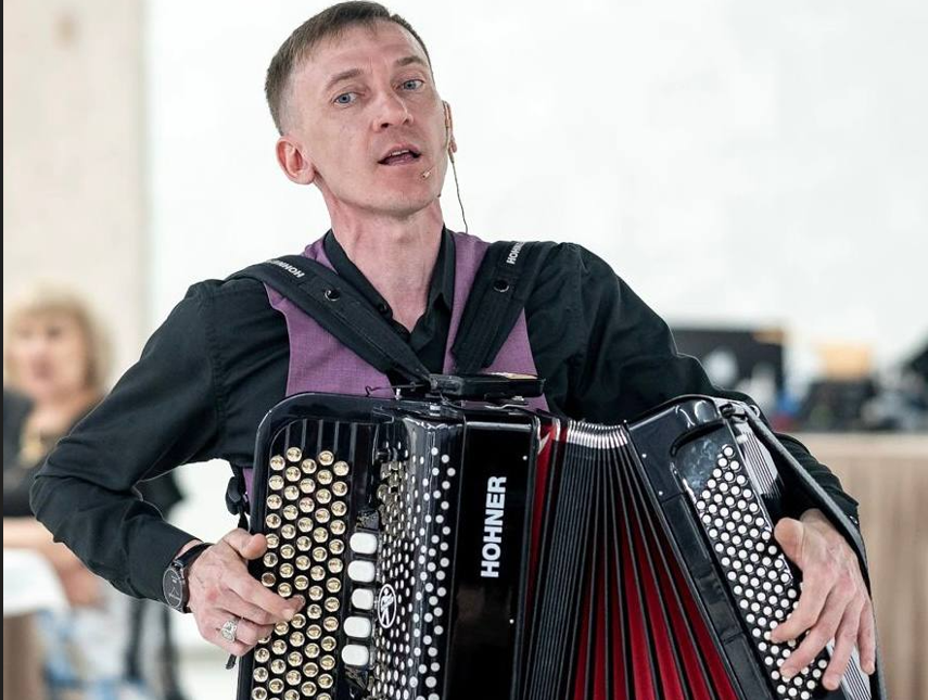 Юмор остасы Фәрит Галиев: «Мин әни белән генә үстем, 15 яшьтә өйдән чыгып киттем»