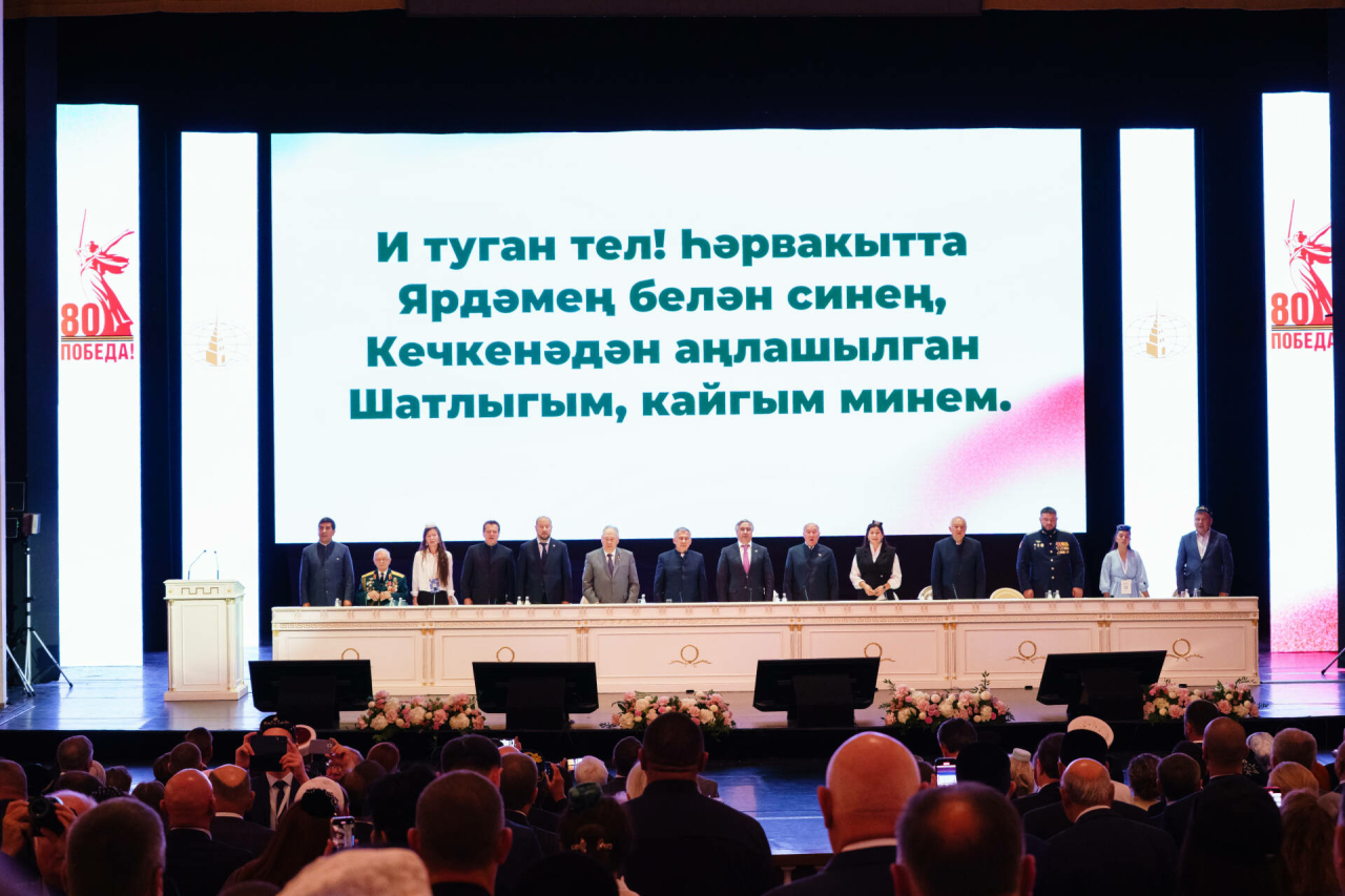 Рөстәм Миңнеханов «Милләт җыены»нда: «Гаиләдә ана телендә сөйләшмәсәләр, ул тел югала»