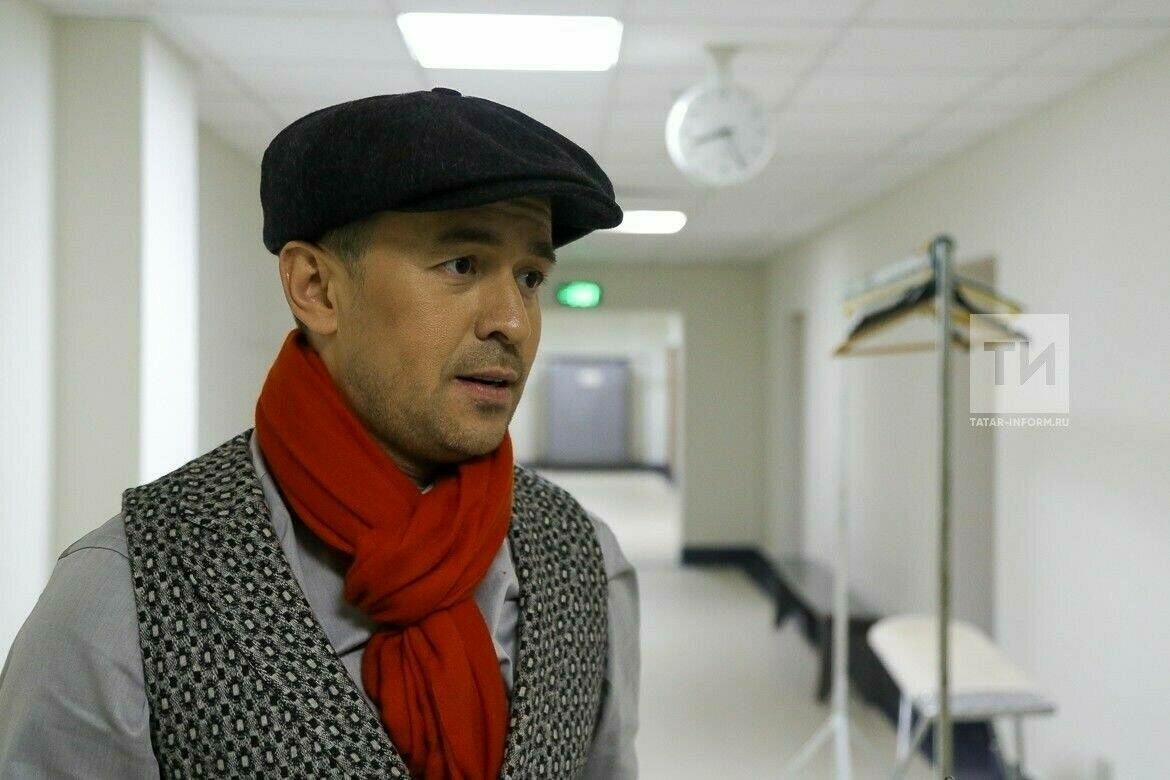 Салават Миңнехановтан лайфхак: «Татарча сөйләшсәң, тизрәк җавап бирәчәкләр»
