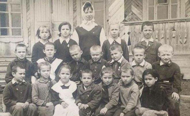 «Беренче сыйныф укучысы Рөстәм Миңнехановны тап» – Лилия Галимова тарихи фото күрсәтте