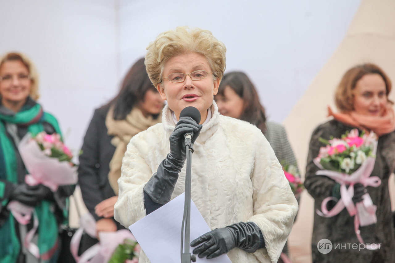 Елена Малышева кызларны 18 яшь тулгач ук бала табарга чакыра