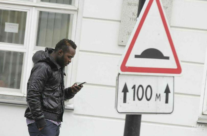 «Карта белешмәләрен җибәрмәсәң, әти-әниеңне утырталар»: аферистлар балаларны ничек аулый