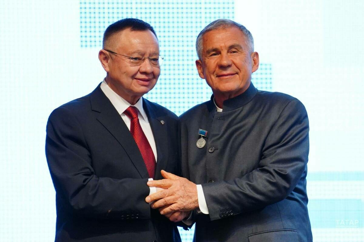 Рөстәм Миңнехановка «Россиянең Мактаулы төзүчесе» исемен бирделәр