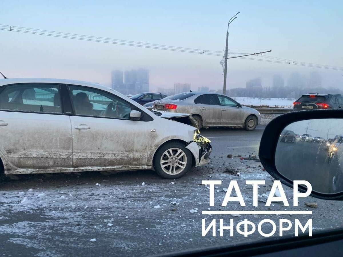 Кремль дамбасында биш машина бәрелешкән