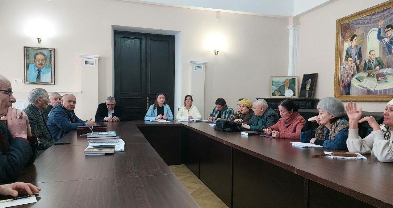 Язучылар премия бүлә: «Премия булса – нур өстенә нур, булмаса – баш бәласе түгел»