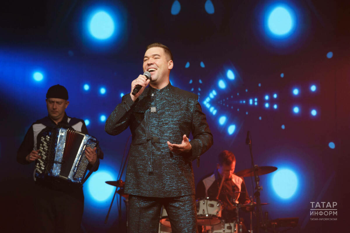 Чаллыдагы концертында Филүс Каһиров тормыш иптәше Эльмирага сюрприз ясады