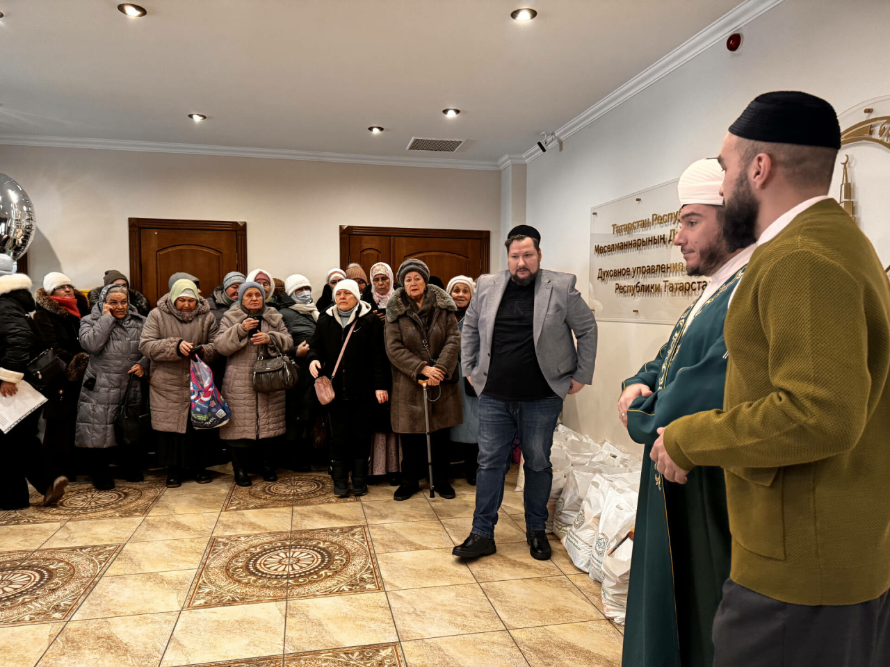 Рамазан аеның беренче көнендә 50 мохтаҗ гаиләгә ярдәм таратылды: «Шундый зур күчтәнәч»