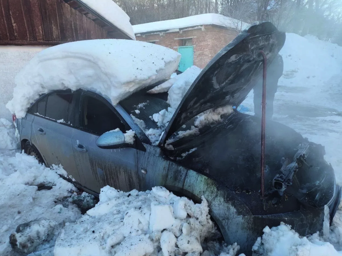 Әлмәттә 19 яшьлек егет машинасында янып үлгән