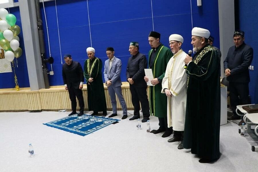 Апаста яңа мөхтәсиб сайланды, 27 ел эшләгән Мирхәт хәзрәт Җамалиевкә медаль тапшырдылар