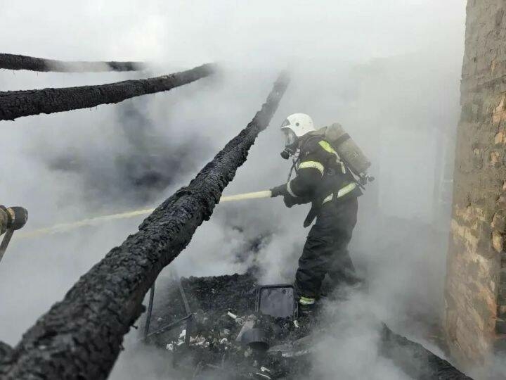 «Балаларымны карап торып яндырдык...»: Апаста янгында үги ата һәм 14 яшьлек бала һәлак