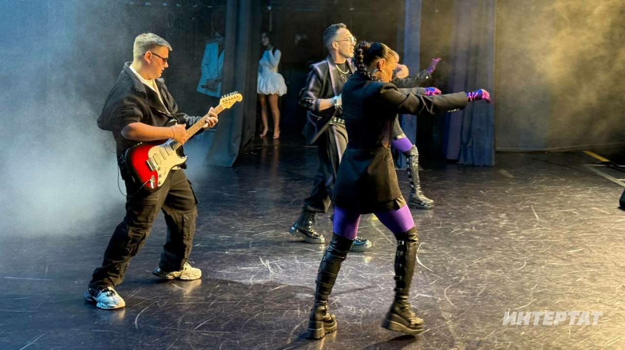 «Синең дулкын» солянкасы: Эстрада кемнәр кулына күчә?