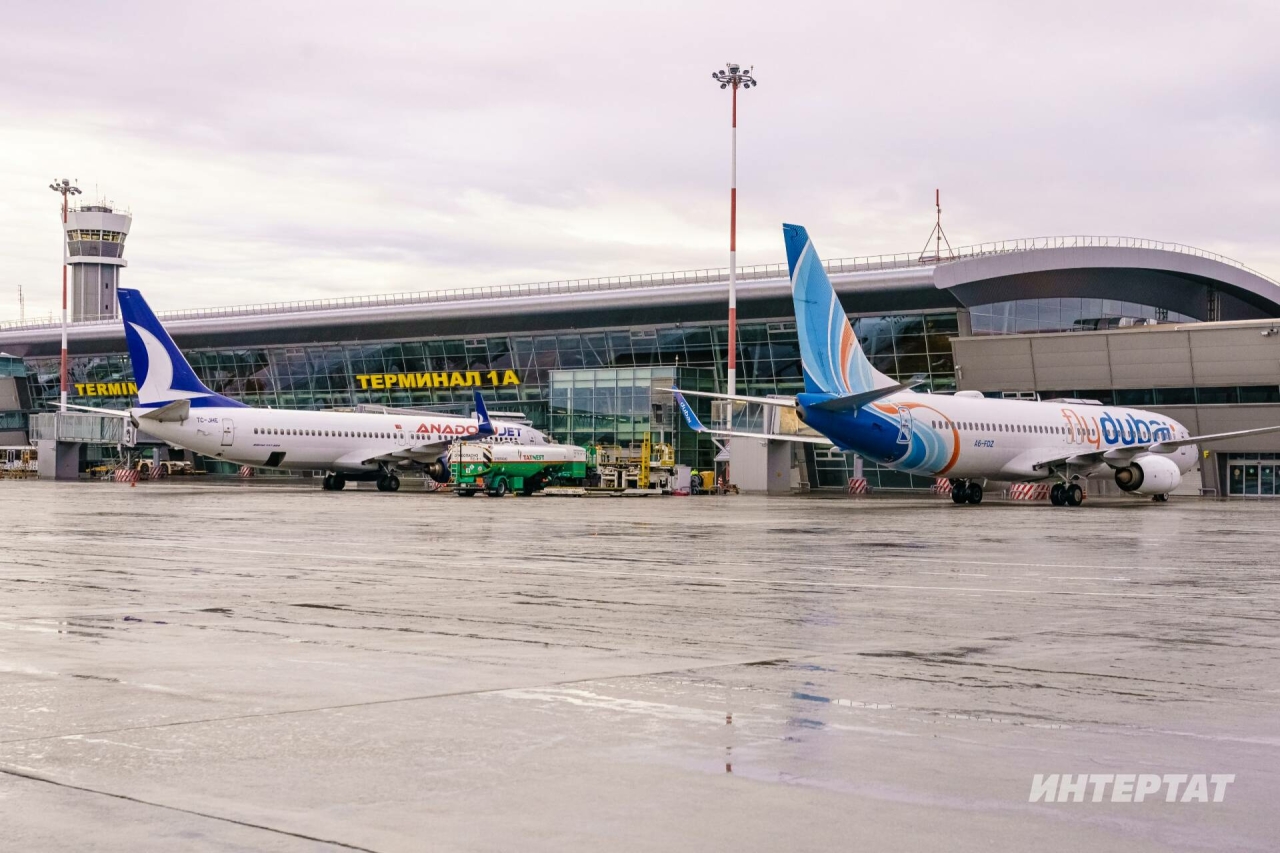 Дубайдан кайта алмаучы туристлар: «Кунакханәгә урнаштырдылар, ризык белән тәэмин итәләр»