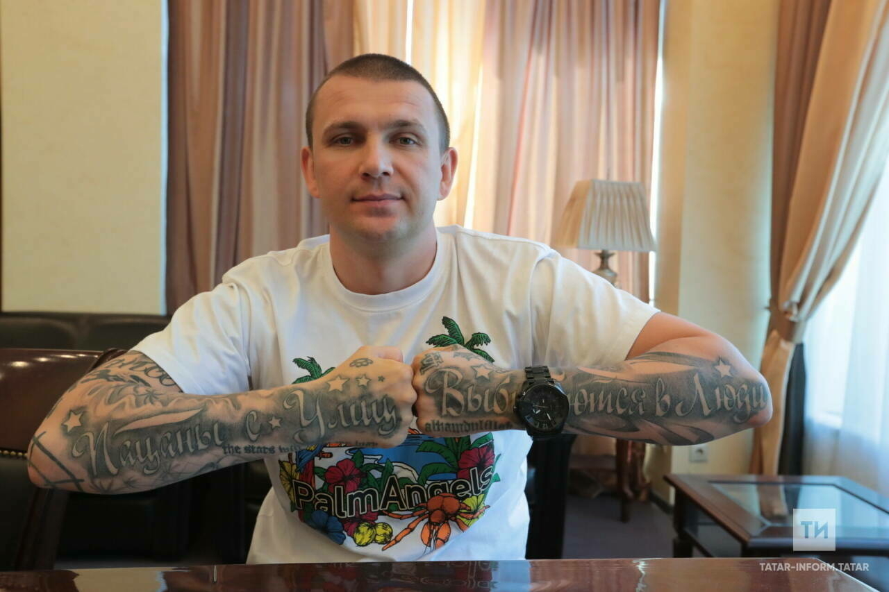 Альберт Нурминский тормыш иптәше белән гендер-пати уздырган. Кемне көтәләр?