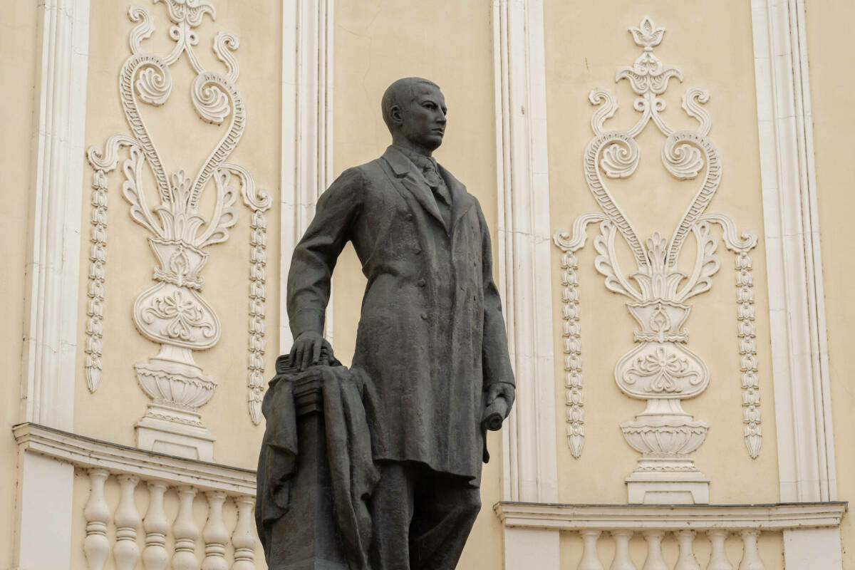 Татарстан Дәүләт Советы депутатлары Туган тел көне уңаеннан Тукай шигырен укыды