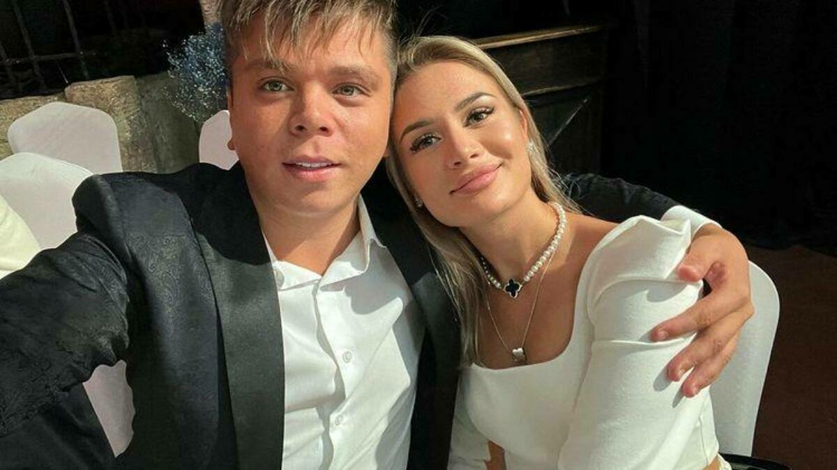 «Без сине көтәбез» - Элвин Грейның хатыны шатлыгы белән уртаклаша