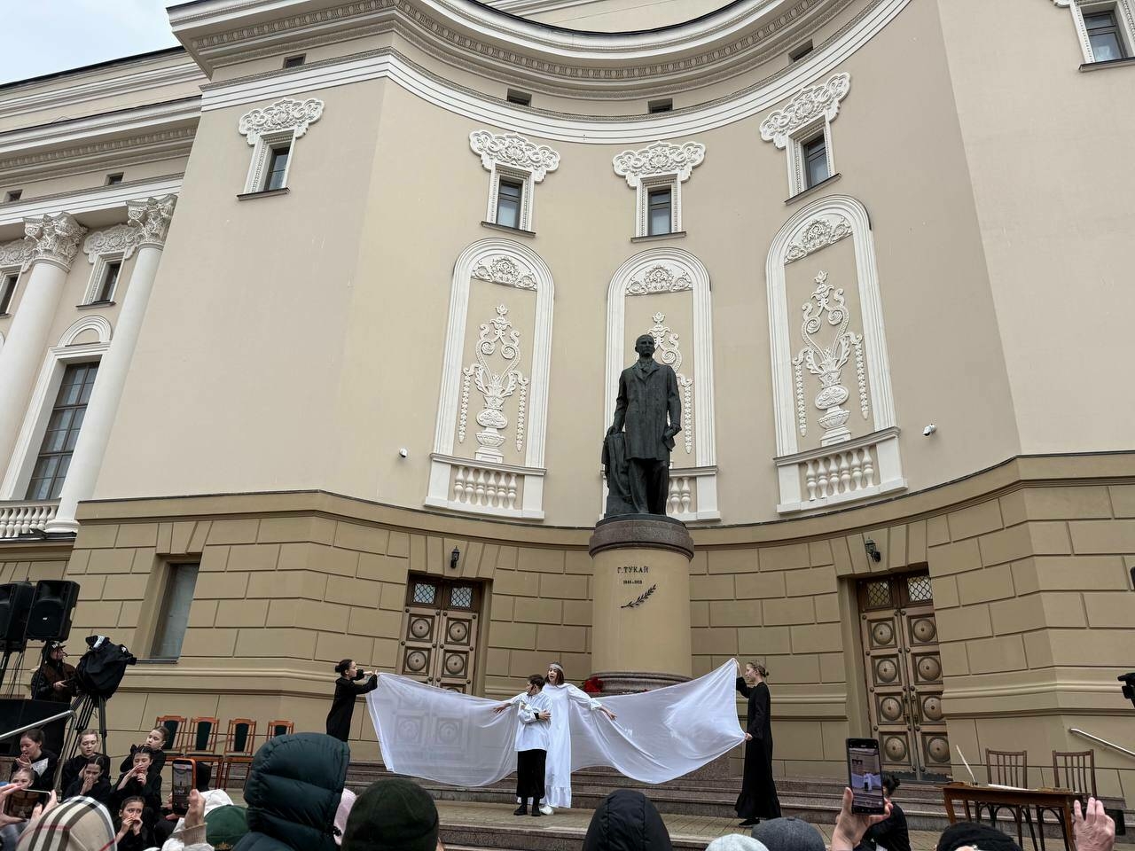 Шигърият бәйрәмендә: «Менә без тагын җыелдык»