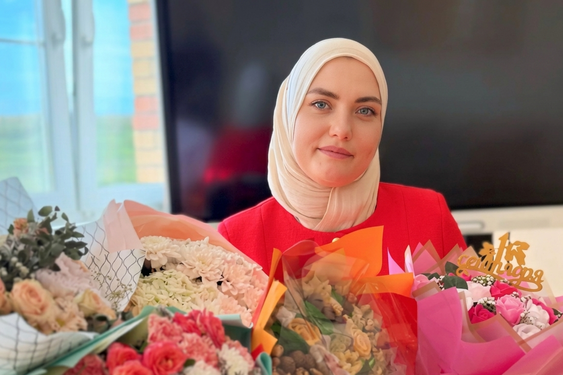 Татар теле укытучысы Айлина Әбузәрова: «Дәрескә кергәндә бабамның кул җылысын тоям»