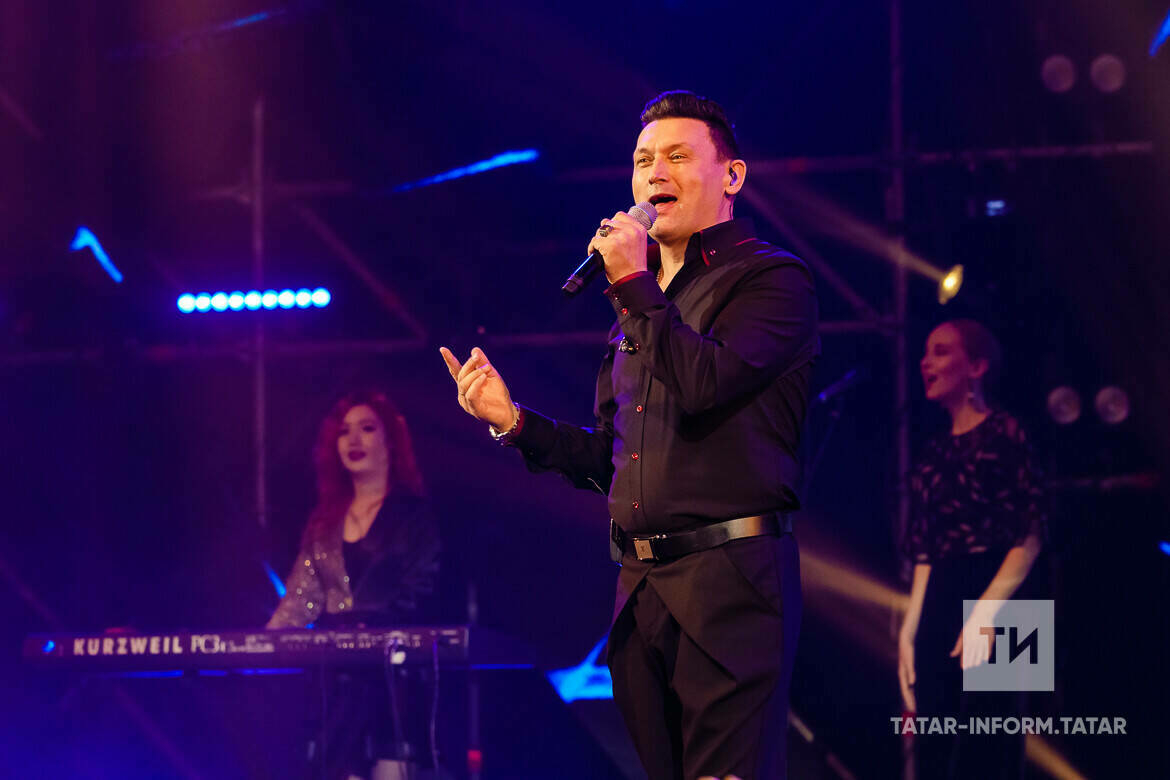 «Әнигә бер генә мәртәбә чәчәкләр бүләк иттем» - Әнвәр Нургалиев зиратка барган