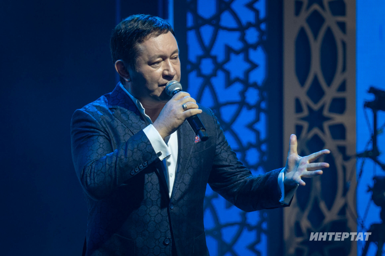 Айдар Галимов Айгизәгә: «Тагын елаттың инде, кызым...»