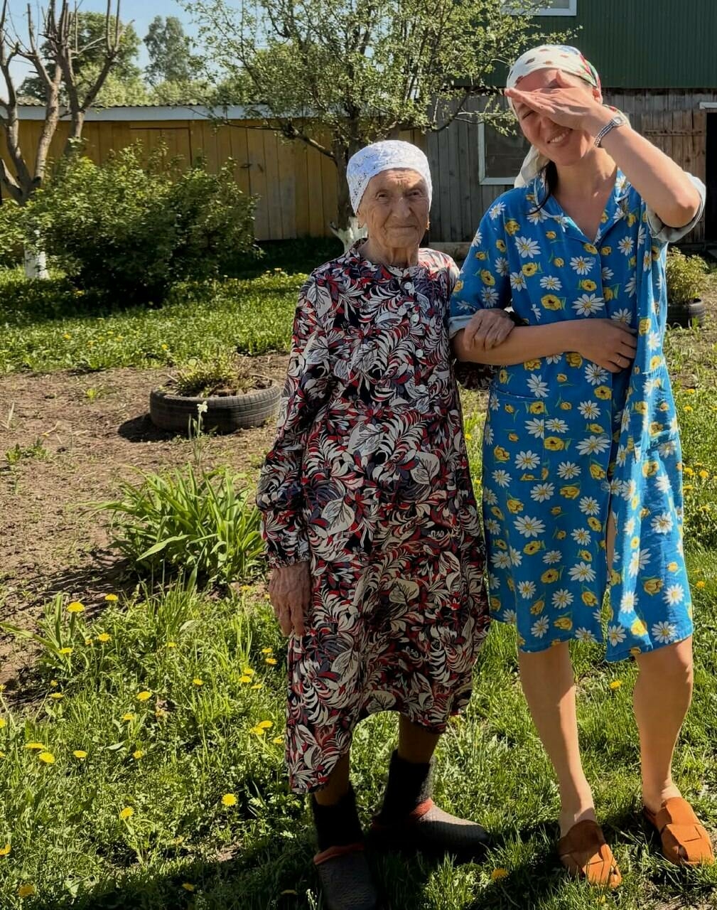 «Көрәгеңне туры тот» - Гөлназ Сәфәрованы әбисе җир казырга өйрәтә