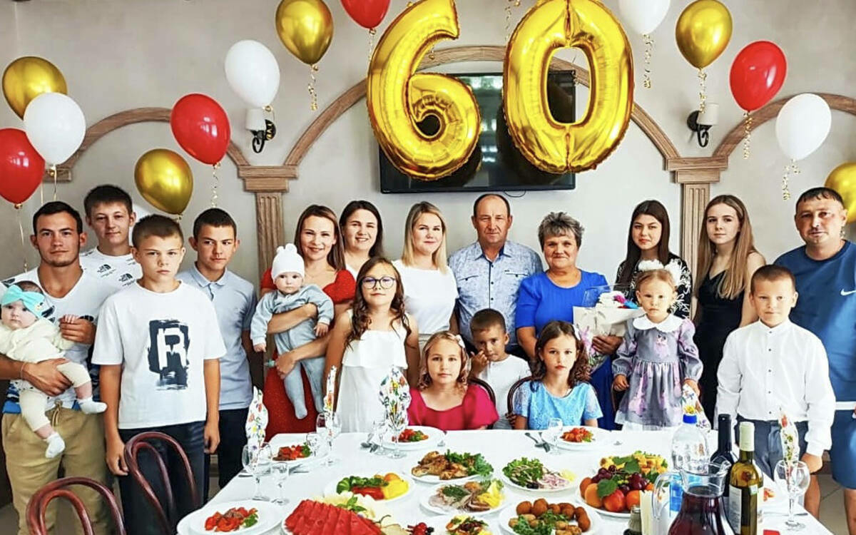 Ул турында хыялланып, сигез ятимгә әти-әни булалар: Татарстаннан күпмилләтле гаилә тарихы