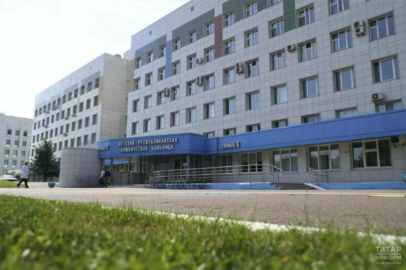 15 литр кан, 5 операция, 25 көн: Татарстан табиблары агрессив раклы малайны коткарган