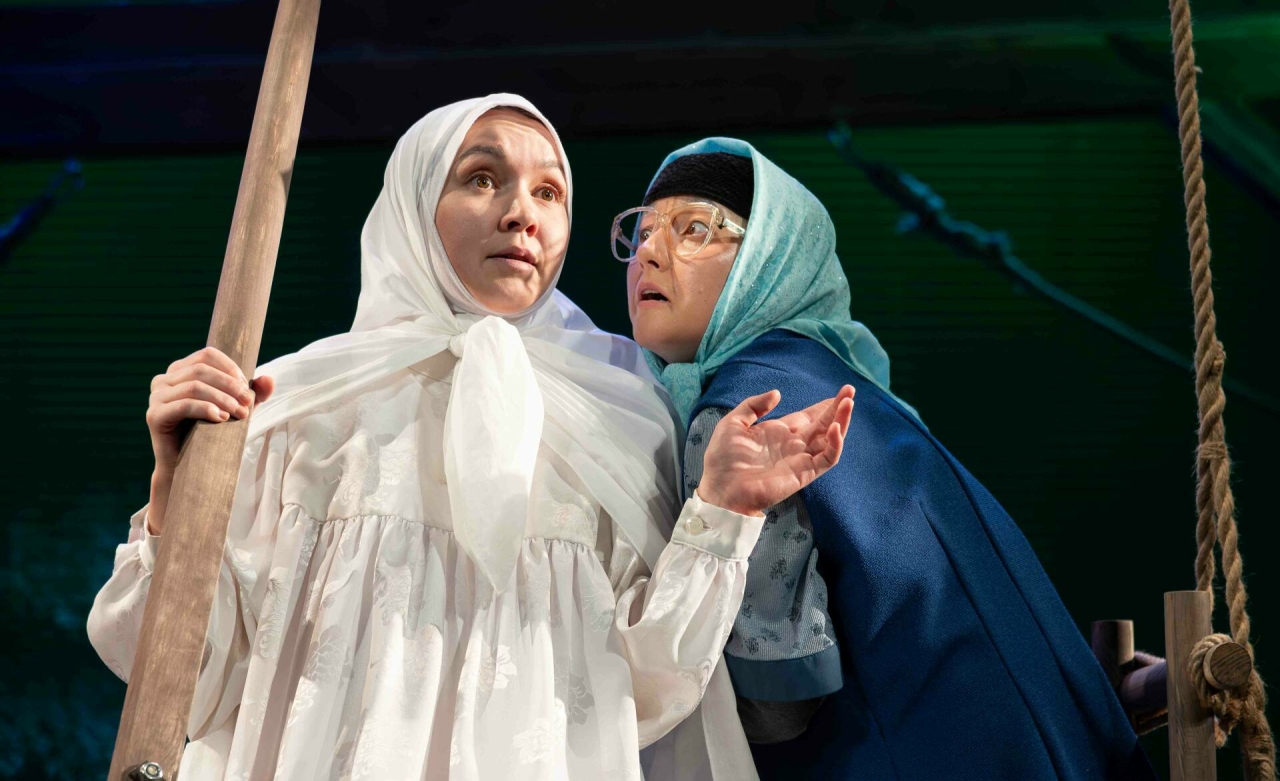 Әтнә театрында премьера - «Кызлар карый ярыктан»: ә Мәннәнгә орден ни пычагыма кирәк?