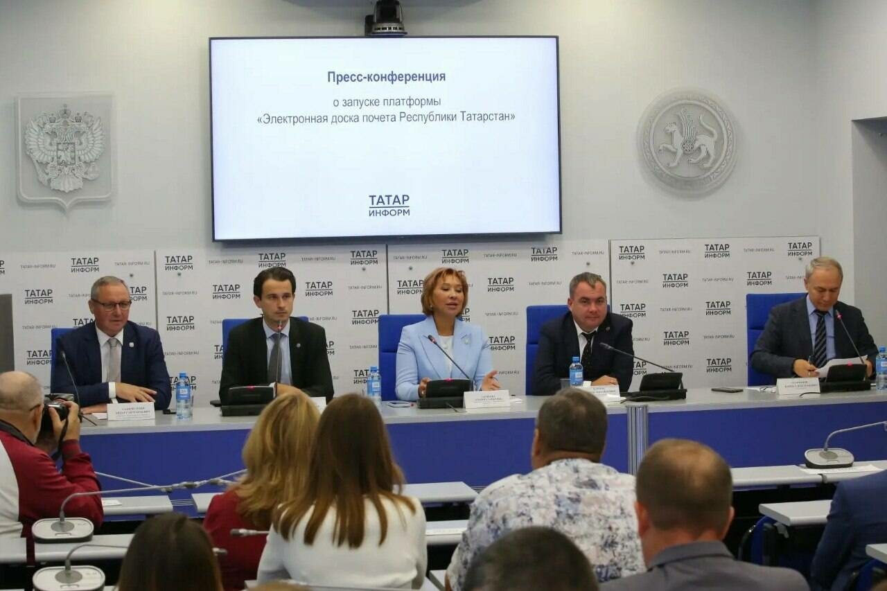 «Хезмәт кешесенә хөрмәт тәрбиялибез»: Электрон мактау тактасына кемнәр кертелә?