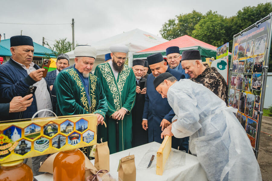 Ислам динен кабул итүгә 1000 ел исемендәге мәдрәсәдә «Бал бәйрәме» булды