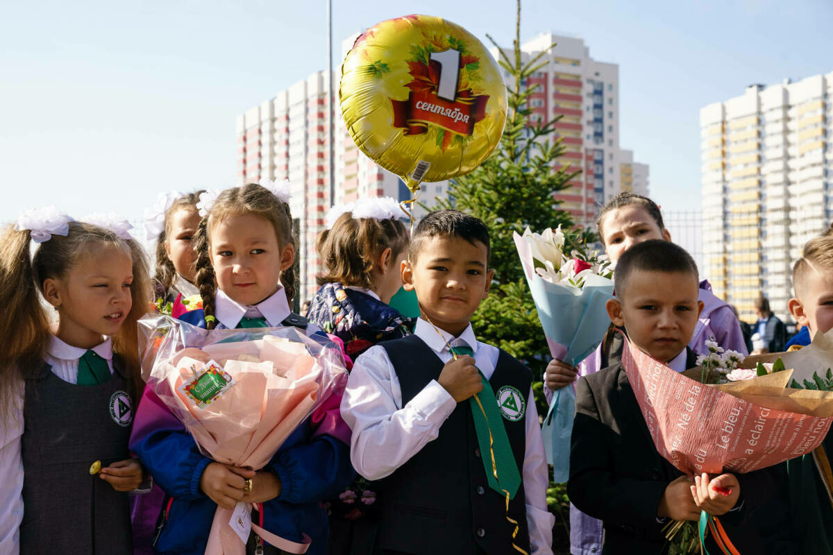 «Иң күп акча киемгә тотыла»: Татарстанда баланы 1 сентябрьгә әзерләү ничә сумга төшә?