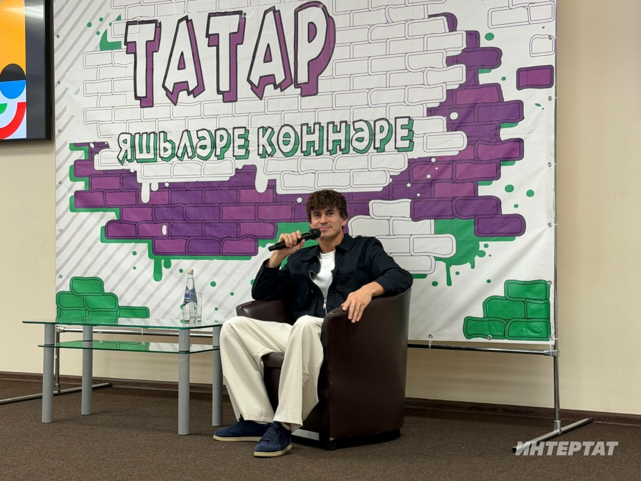 Ришат Төхвәтуллин татар яшьләре белән очрашуда: улы, русча җырлавы һәм кумирлары турында