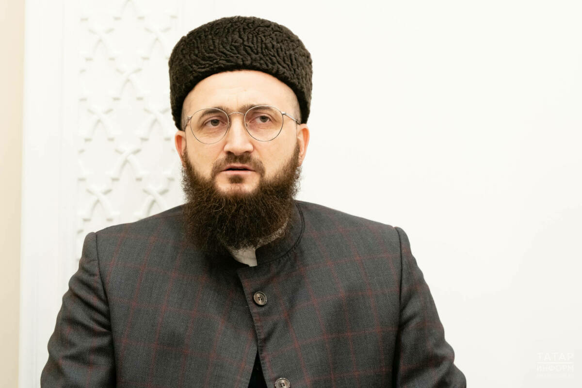 Татарстан мөфтие көн саен телефонны бераз сүндереп торырга киңәш итте