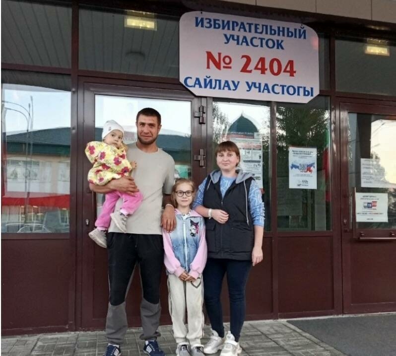 «Гаилә белән сайлыйбыз!» фотобәйгесендә автомобильне Питрәчтән Гөлфия Абдуллова отты